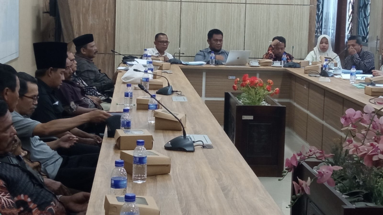 Hearing petani Ketajek dengan Komisi A DPRD Jember. (Foto: Sugianto/jatimnow.com)