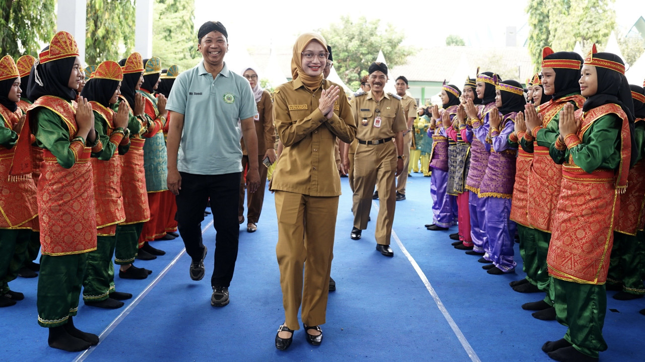 Wali Kota Kediri Vinanda Prameswati saat peluncuran program English Day dan Dinten Jawi di SMPN 6 Kota Kediri. (Foto: Pemkot Kediri/jatimnow.com)