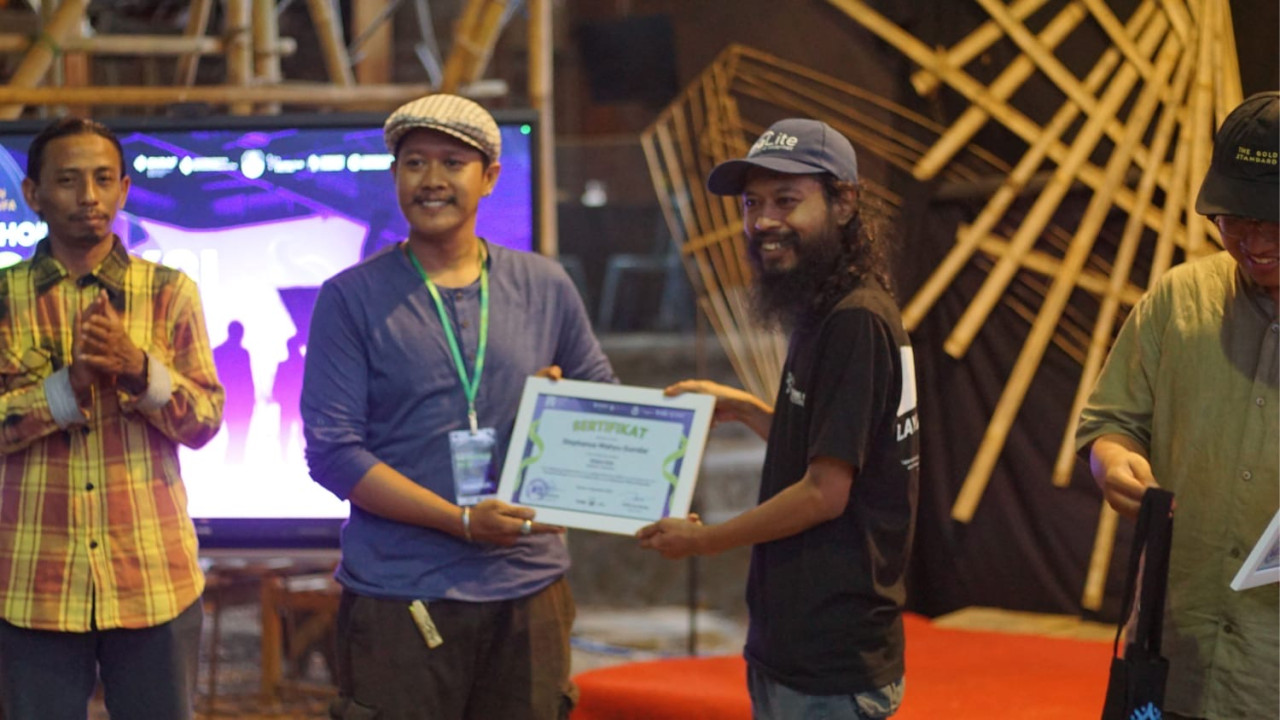 Peserta mengikuti Workshop Kelas Produksi Film yang digelar Ruang Film Pacitan bersama Jogja Film Academy (JFA) dan Community Forum Jogja-NETPAC Asian Film Festival (JAFF) di kawasan Gubuk Song Meri, Desa Sukoharjo, Kabupaten Pacitan. (Prokopim Pemkab Pac