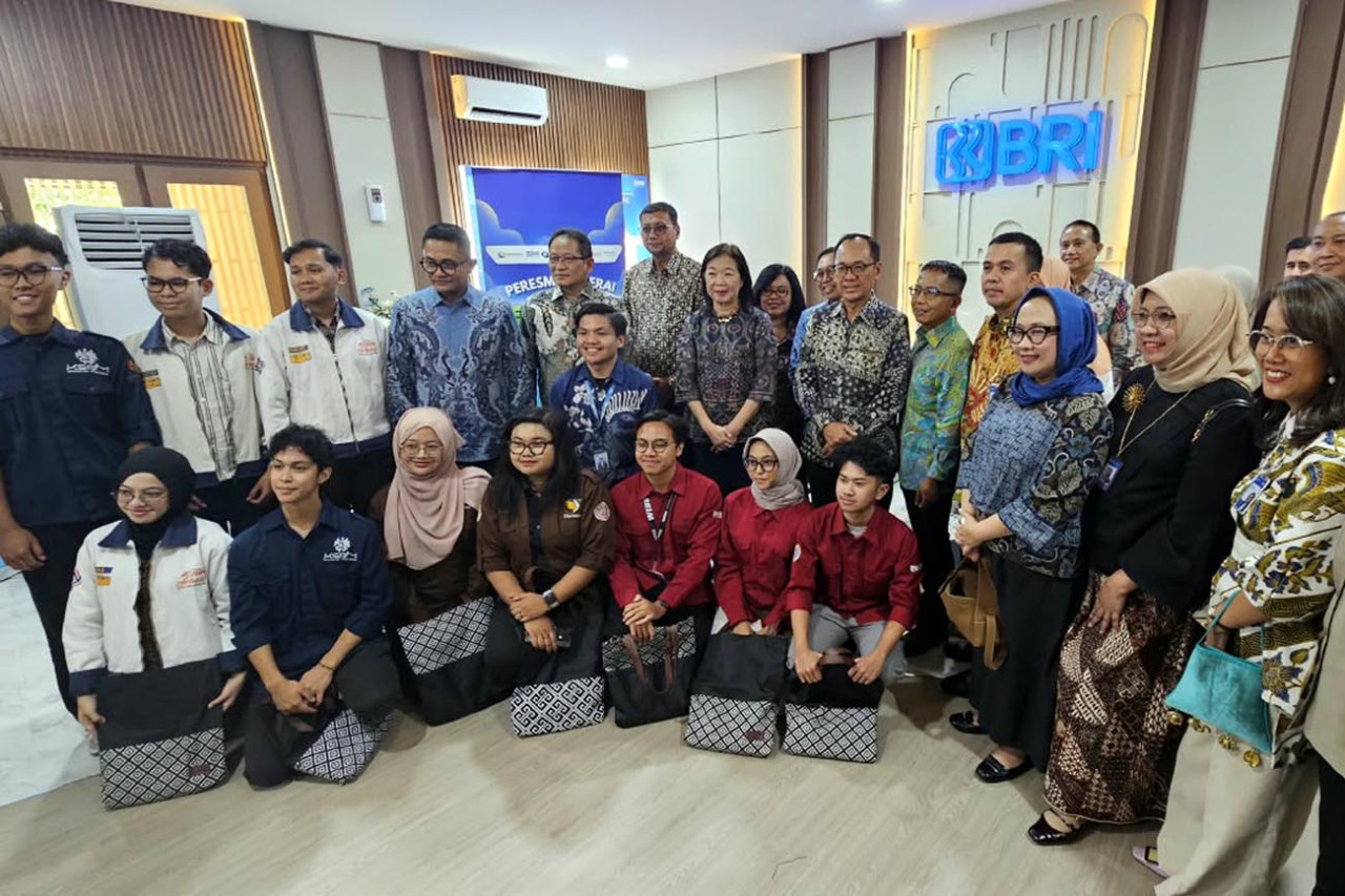 BRI menghadirkan Gerai CERDAS PeKA di Fakultas Ekonomi dan Bisnis Universitas Airlangga. (Foto: Humas BRI for jatimnow.com)