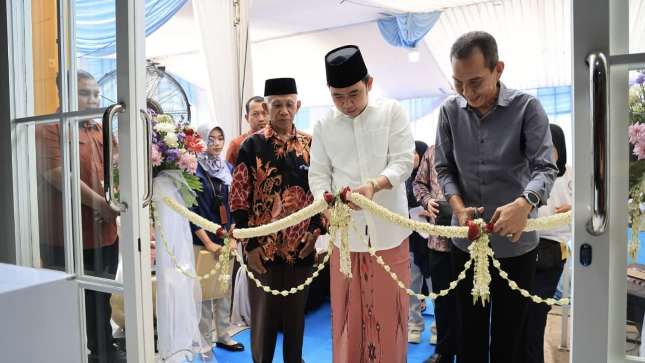 Bupati Jember Muhammad Fawait meresmikan Klinik Grand Medika Silo di Desa Sempolan, Kecamatan Silo. (Foto: Diskominfo Jember/jatimnow.com)