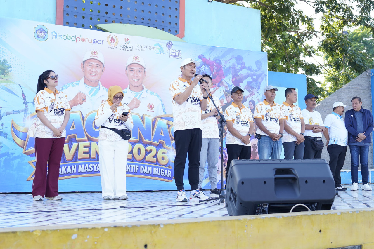 Bupati Lamongan Yuhronur Efendi saat membuka Haornas 2026 di Alun-Alun Lamongan. (Foto: Adyad Ammy Iffansah/jatimnow.com)