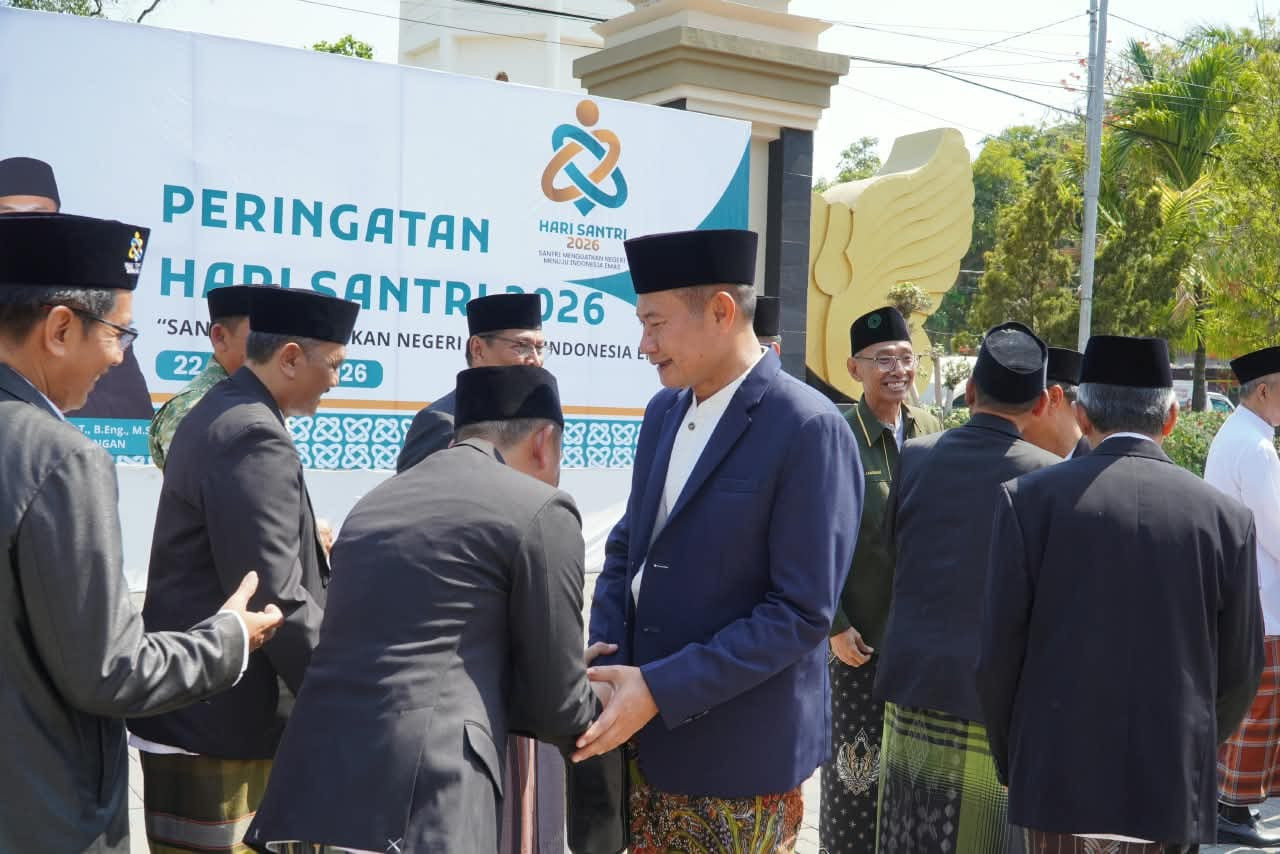 Bupati Lamongan Yuhronur Efendi saat memperingati Hari Santri Nasional 2026. (Foto: Kominfo Lamongan for jatimnow.com)