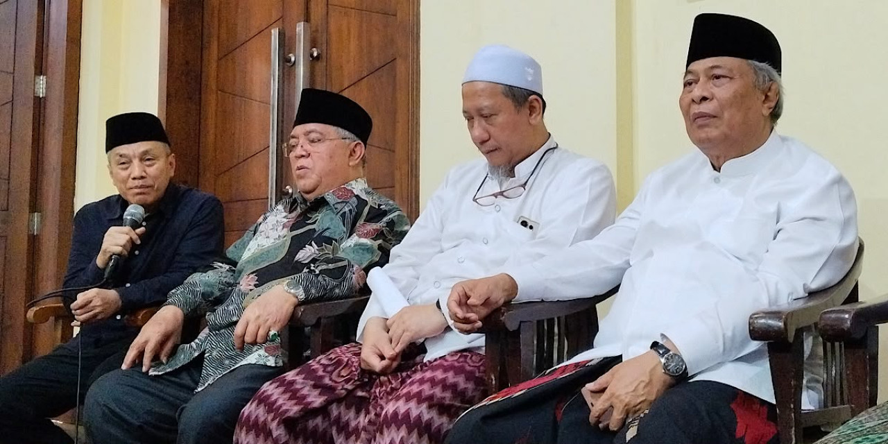 Kiai menggelar konferensi pers usai bertemu di Ponpes Lirboyo Kediri. (Foto: Yanuar/jatimnow.com)