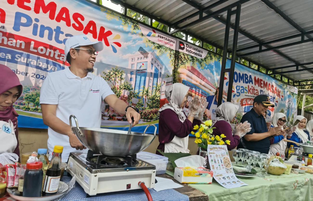 Edukasi keselamatan dan sosialisasi manfaat gas bumi bagi warga di Kelurahan Lontar, Sambikerep, Sabtu (24/10/2026). (Foto: PGN for jatimnow.com)