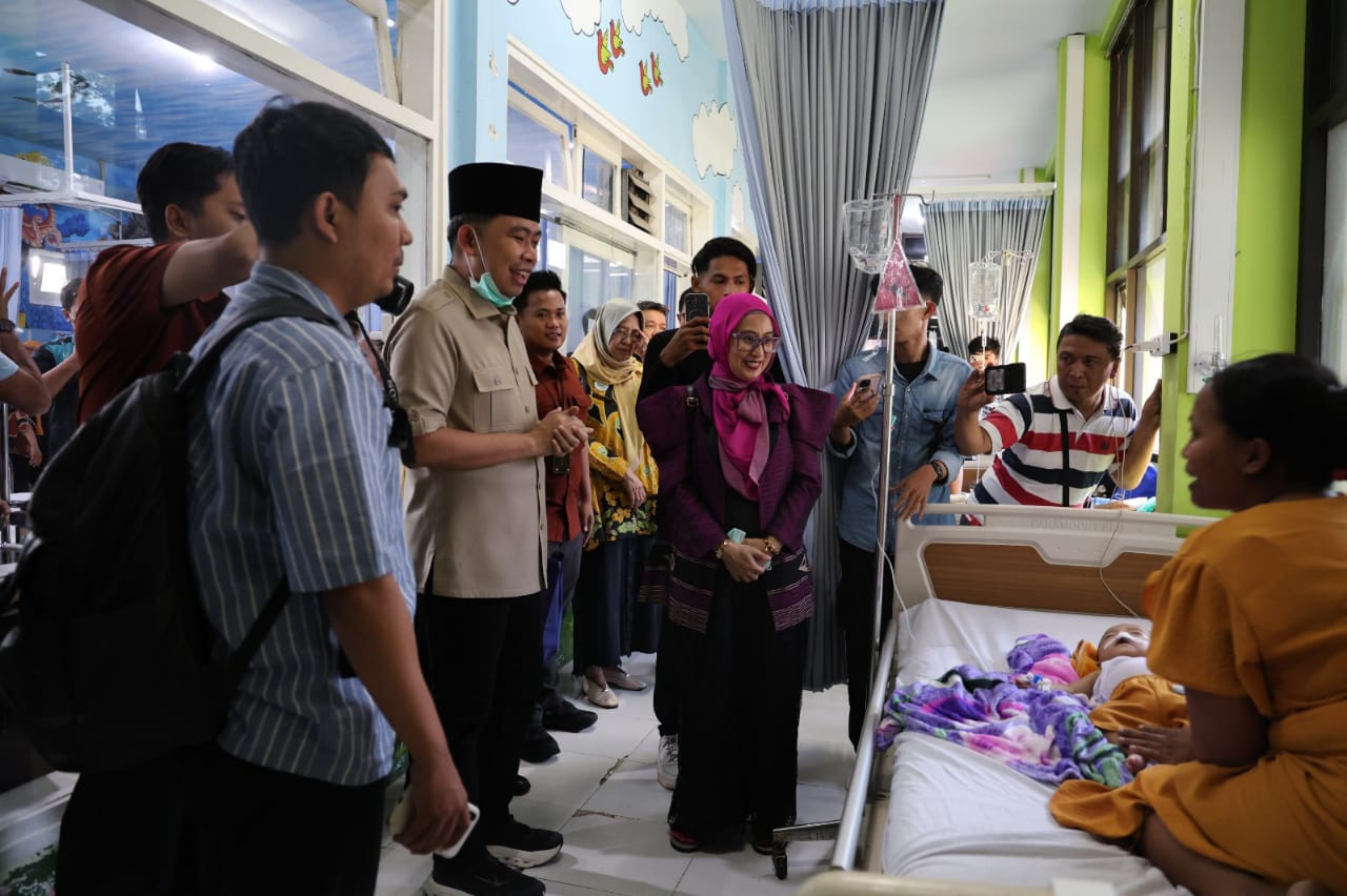Bupati Jember saat berada di RSD dr. Soebandi. (Foto: Diskominfo Jember/jatimnow.com)