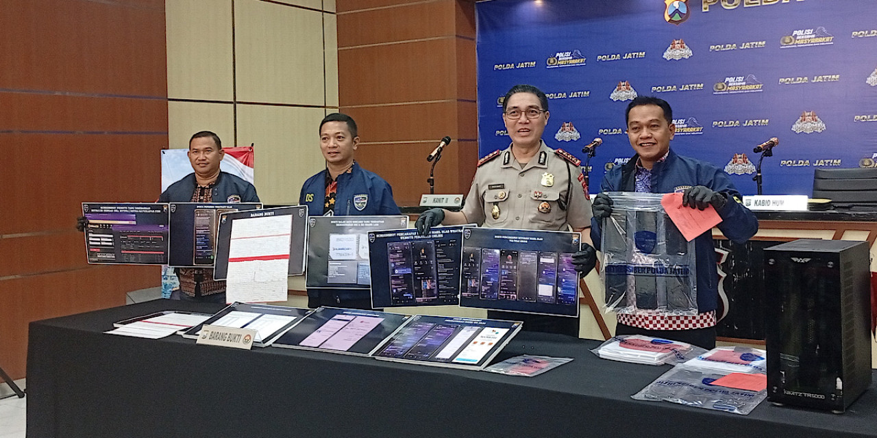 Ditreskrimsiber Polda Jawa Timur mengungkap kasus dugaan manipulasi data dan penyalahgunaan data pribadi. (Foto: Sujianto/jatimnow.com)