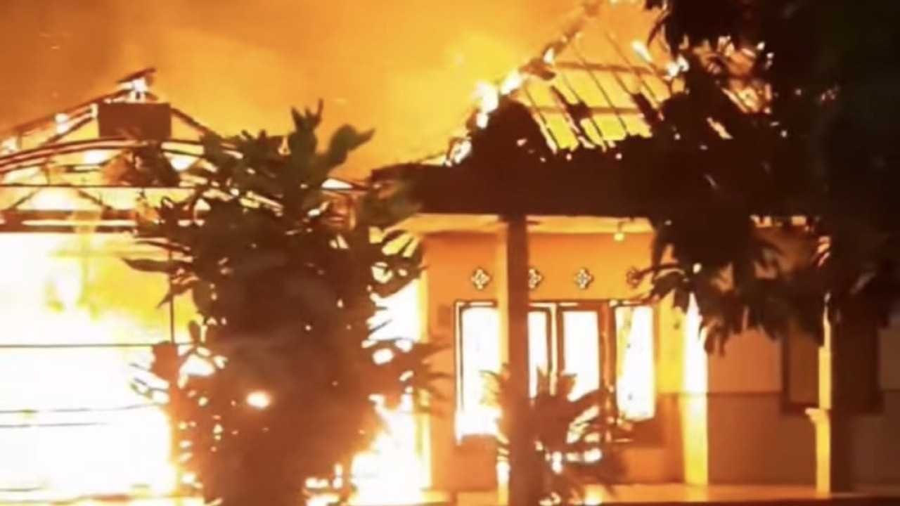 Rumah dan Mobil Warga Jember Ludes Terbakar Saat Ngecas Aki