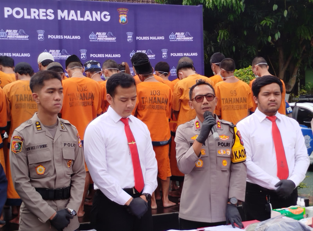 Polres Malang merilis hasil Operasi Sikat Semeru 2026. (Foto: Aris/jatimnow.com)