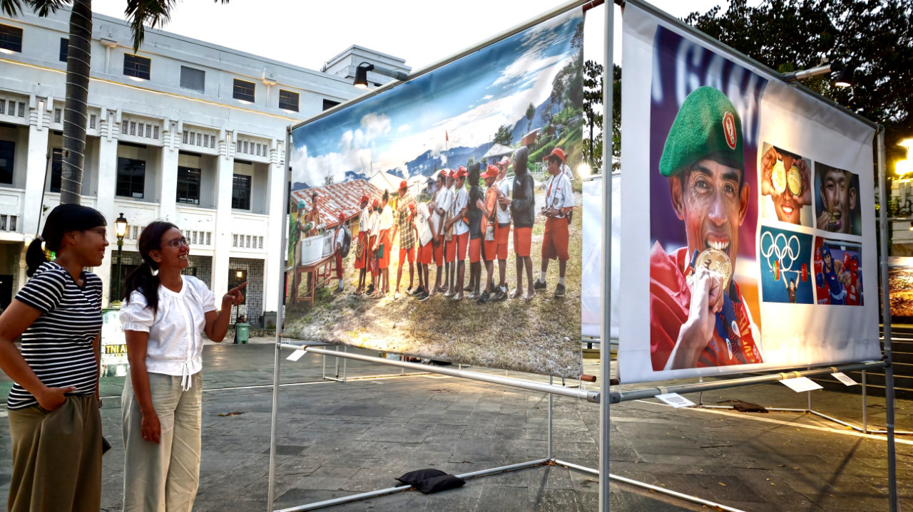 Perum LKBN ANTARA menggelar pameran 81 foto karya pameran Trisula Garda Nusantara di Kota Lama Surabaya. (Foto: Ali Masduki/jatimnow.com)