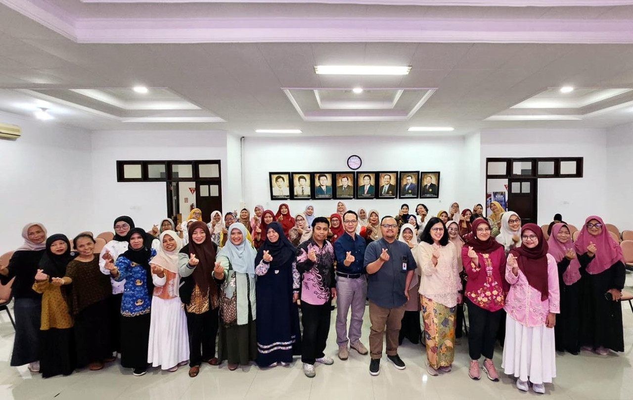 Sekolah Pascasarjana UB membekali 40 perempuan di Malang dengan strategi REM–CEK–LAPOR untuk menangkal hoaks dan penipuan daring. (Foto/jatimnow.com)