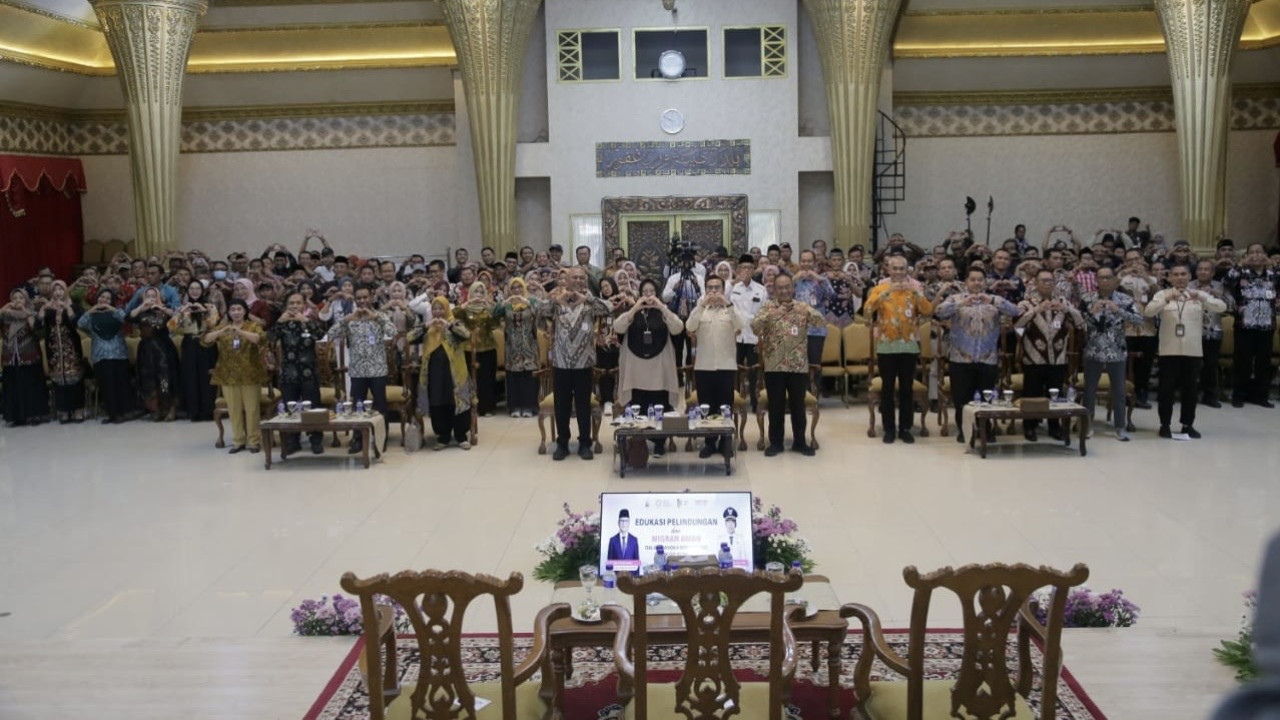 Edukasi perlindungan dan migran aman di Pendopo Wahyawibawagraha. (Foto: Diskominfo Jember/jatimnow.com)