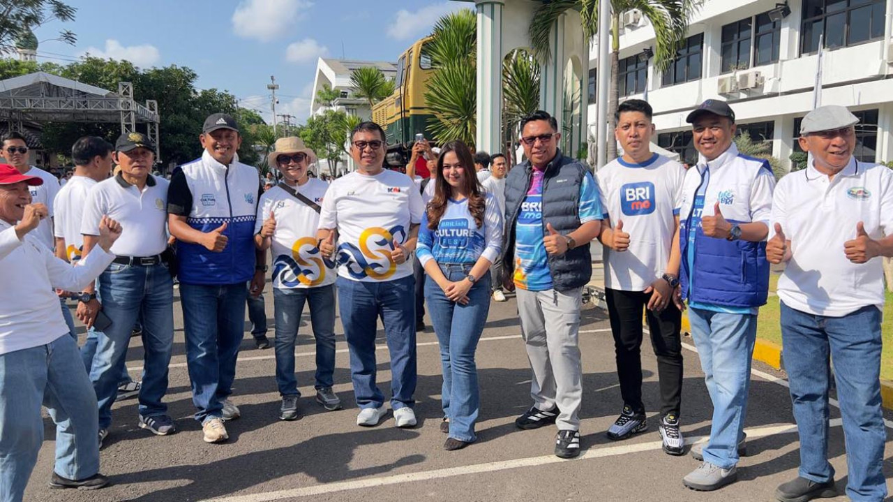 BRI Surabaya Kusuma Bangsa meriahkan HUT ke-81 KAI dengan promo BRImo, QRIS, diskon tiket. (Foto/jatimnow.com)