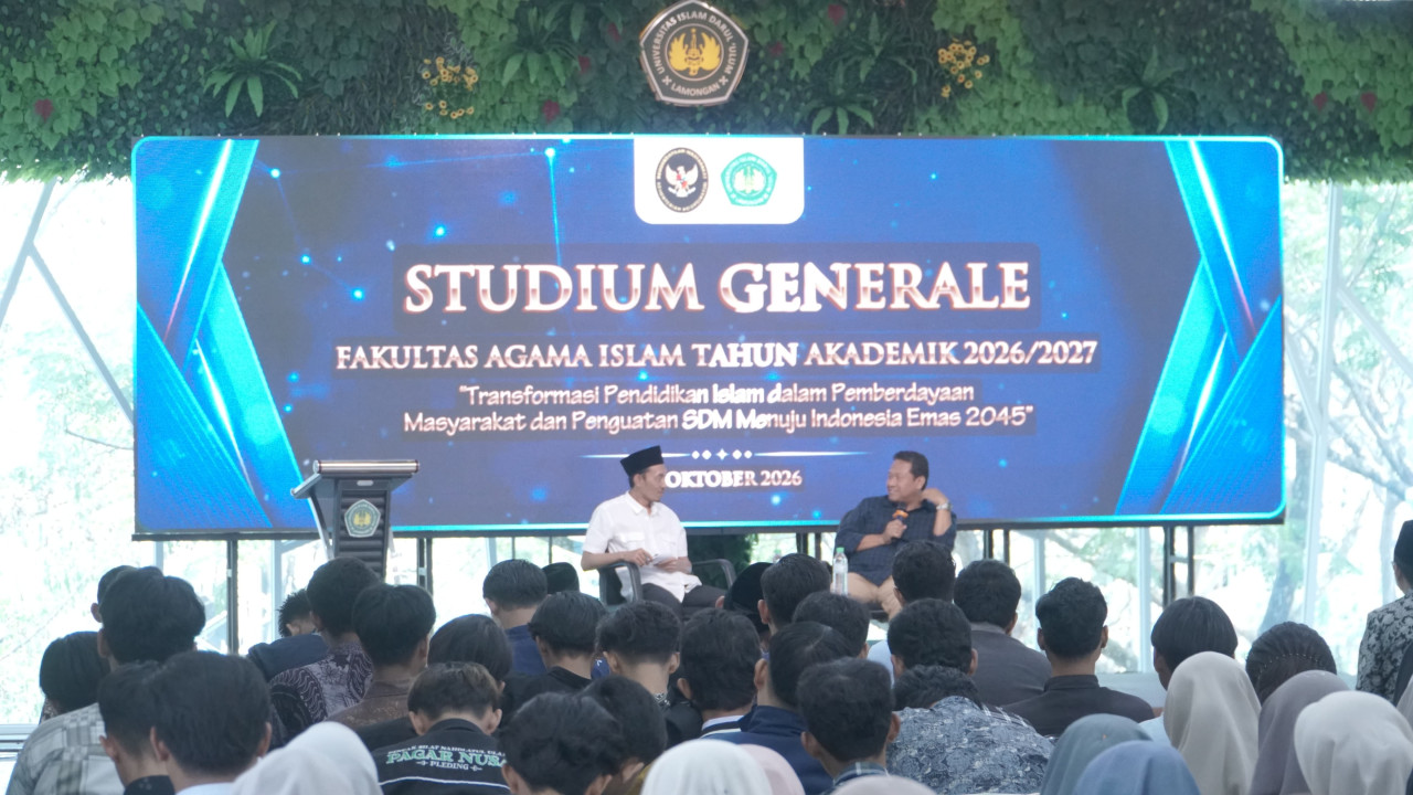 Kuliah umum Fakultas Agama Islam Universitas Islam Darul Ulum (Unisda) Lamongan menghadirkan Staf Khusus Menteri Koordinator Pemberdayaan Masyarakat Republik Indonesia, Achmad Maulani, sebagai pemateri. (Foto: Adyad Ammy Iffansah/jatimnow.com)