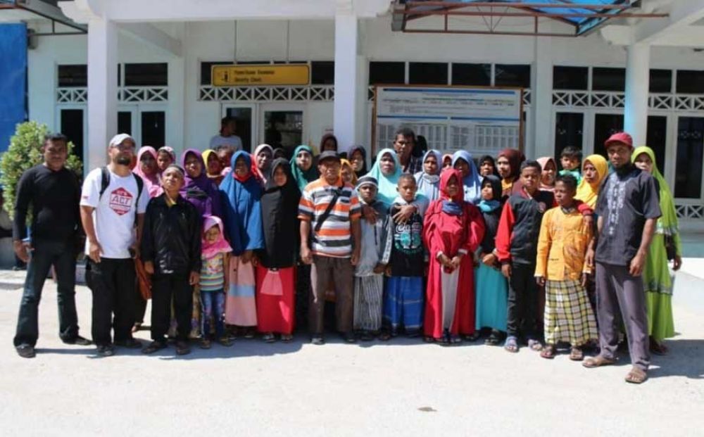 Guru dan murid Timuabang Alor yang mengikuti program Global Zakat ACT.