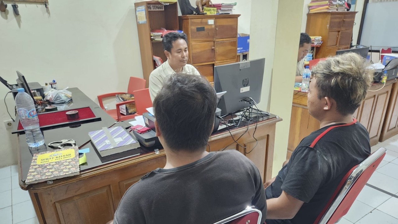 Pelaku menjalani pemeriksaan di Polres Kediri Kota. (Foto: Humas Polres Kediri Kota/jatimnow.com)