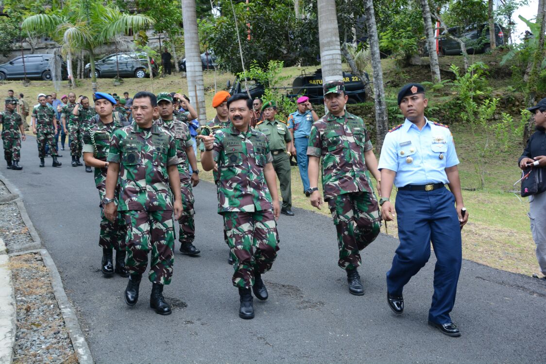 Panglima TNI saat mengunjungi Malang