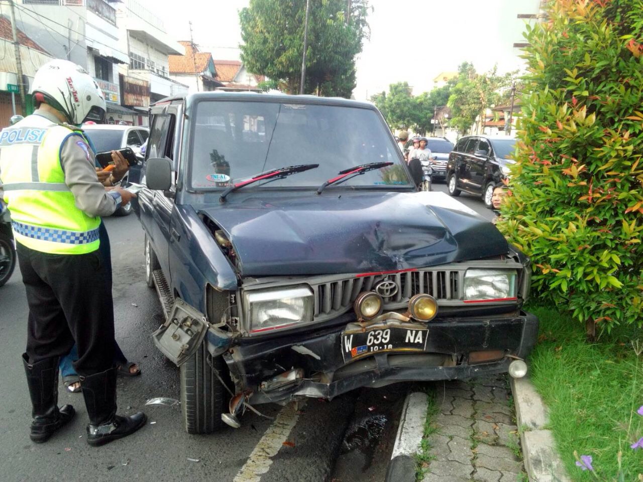Salah satu korban ditabrak bus Pemprov Jatim.