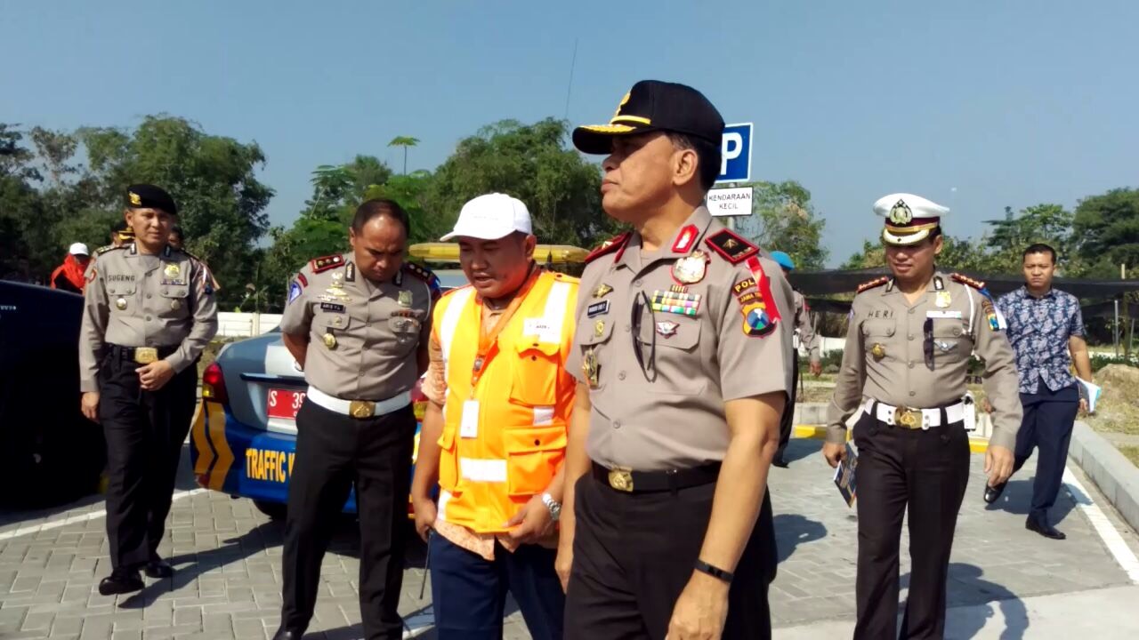 Cek Jalur Mudik, Wakapolda Jatim Pantau Jalan Tol Surabaya-Ngawi 