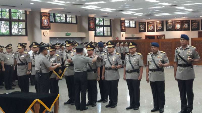 Ilustrasi serah terima jabatan dalam rangka mutasi di Polri