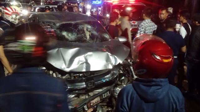Kondisi mobil Honda HRV usai menabrak 4 kendaraan di Simpang 4 Jalan Diponegoro-Musi, Surabaya. (Foto: Istimewa).