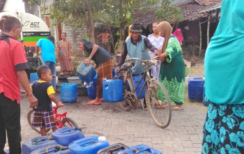 ACT Jatim mengirim ribuan liter air bersih ke Dusun Terongbangi, Desa Kandangan, Kecamatan Cerme, Kabupaten Gresik