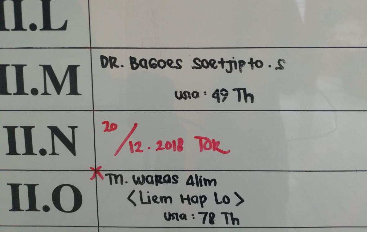 Nama dr Bagoes tercatat di papan register Adi Jasa (foto: Arry Saputra)