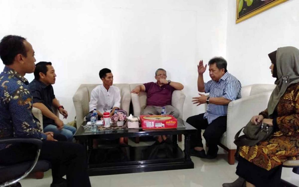 Agus Salim (baju putih polos) saat diterima sejumlah pejabat Pemprov Jatim di Gedung Negara Grahadi, Jalan Gubernur Suryo, Surabaya