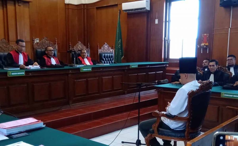 Ahmad Dhani saat menjalani sidang ketiga di PN Surabaya