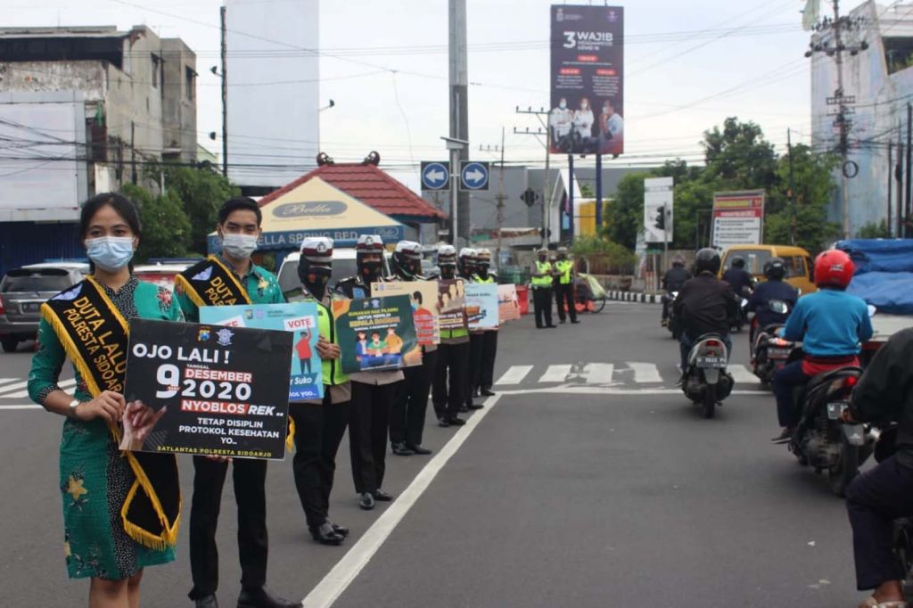 Satlantas Polresta Sidoarjo mengajak warga tak golput dan patuhi prokes