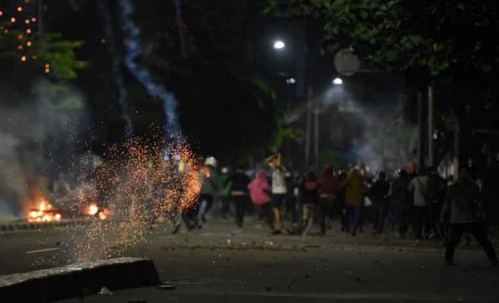 Kerusuhan di depan Kantor Bawaslu RI, Jakarta, 22 Mei 2019 (foto: Antara)