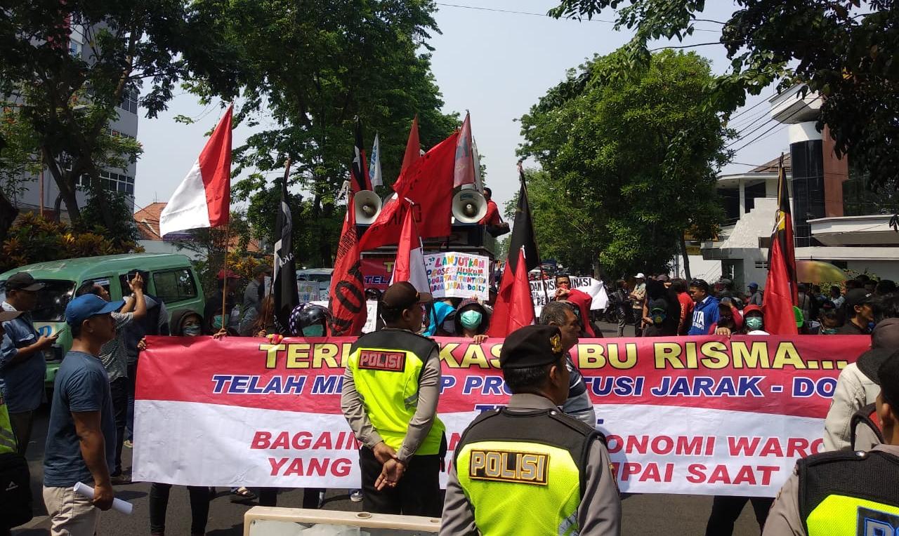 Live: Demo Pro Kontra Dolly