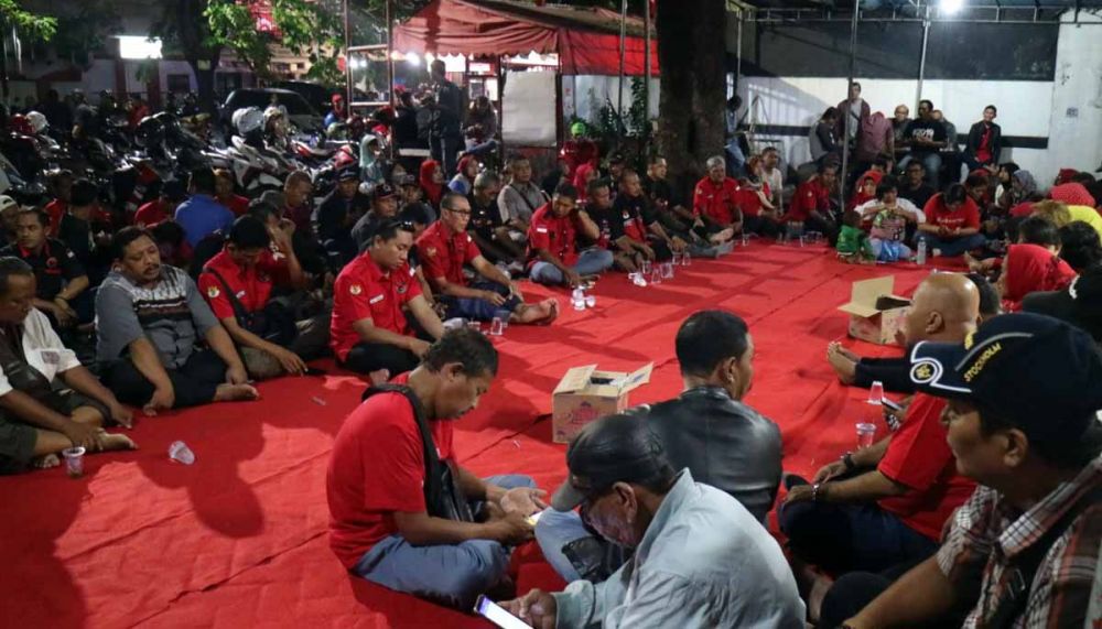 Kecewa Rekom Megawati, Massa PDIP Surabaya Gelar Aksi