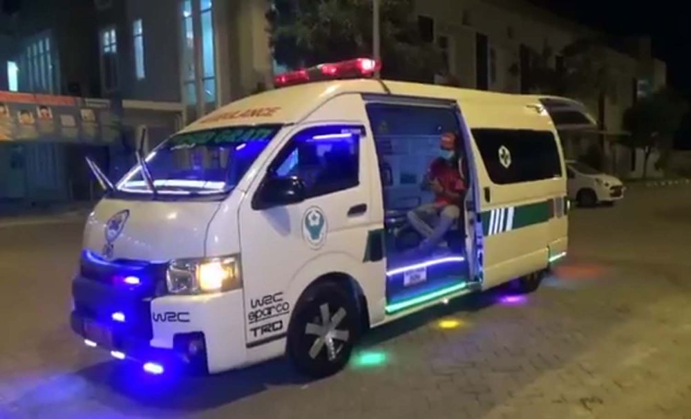 Mobil ambulans berhias lampu warna-warni milik RSUD Grati, Pasuruan