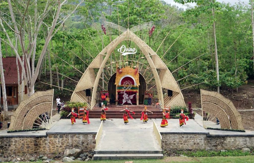 Amfiteater Osing di Perkebunan Coklat Glenmore Banyuwangi