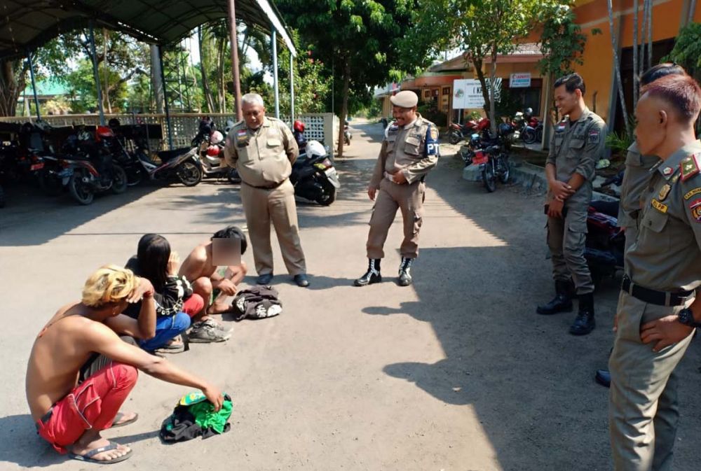 Ketiga anak jalanan mendapat pembinaan di Kantor Satpol PP Ngawi