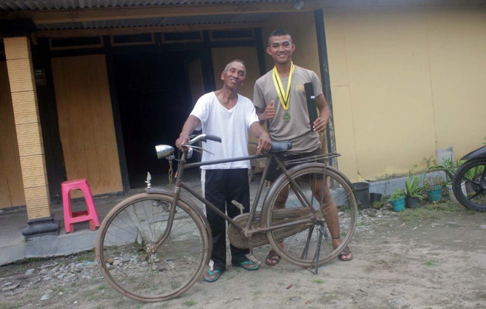 Kisah Anak Kuli Bangunan asal Ngawi Jadi Polisi