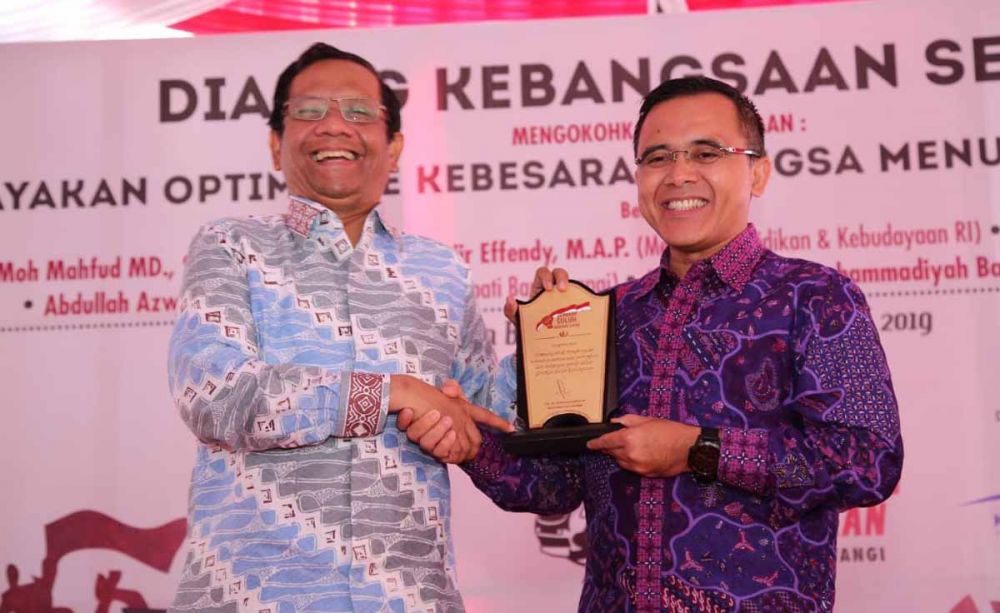 Mahfud MD (kiri) bersama Bupati Anas di Banyuwangi