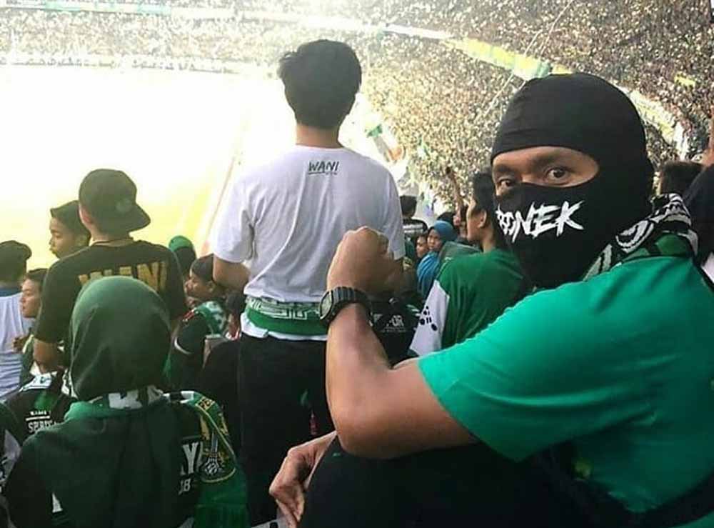 Andik Vermansyah terciduk mbonek di Stadion Gelora Bung Tomo (GBT) Surabaya (foto: Istimewa)