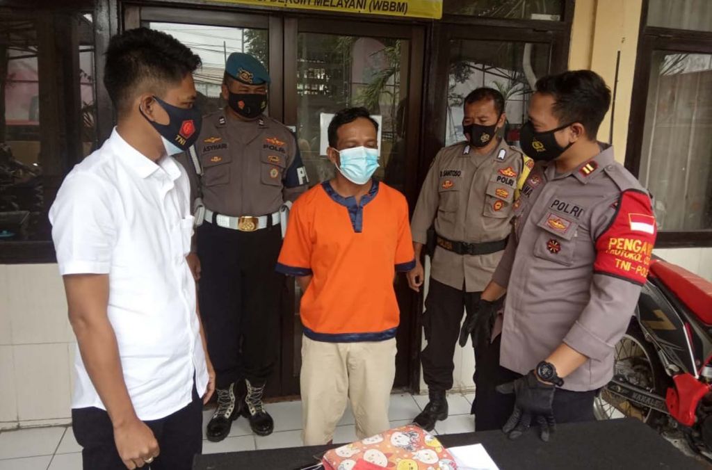 Suami yang aniaya istri sirinya diamankan di Mapolsek Manyar, Gresik