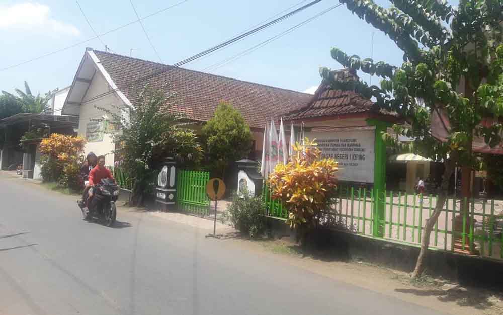 Sekolah di Tulungagung tempat dua guru mengajar
