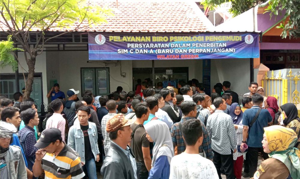 Antrean tes psikologi pemohon SIM di Gresik
