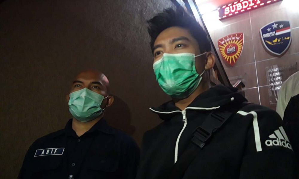 Artis Boy William usai diperiksa di Gedung Ditreskrimsus Polda Jatim (Foto: Istimewa)