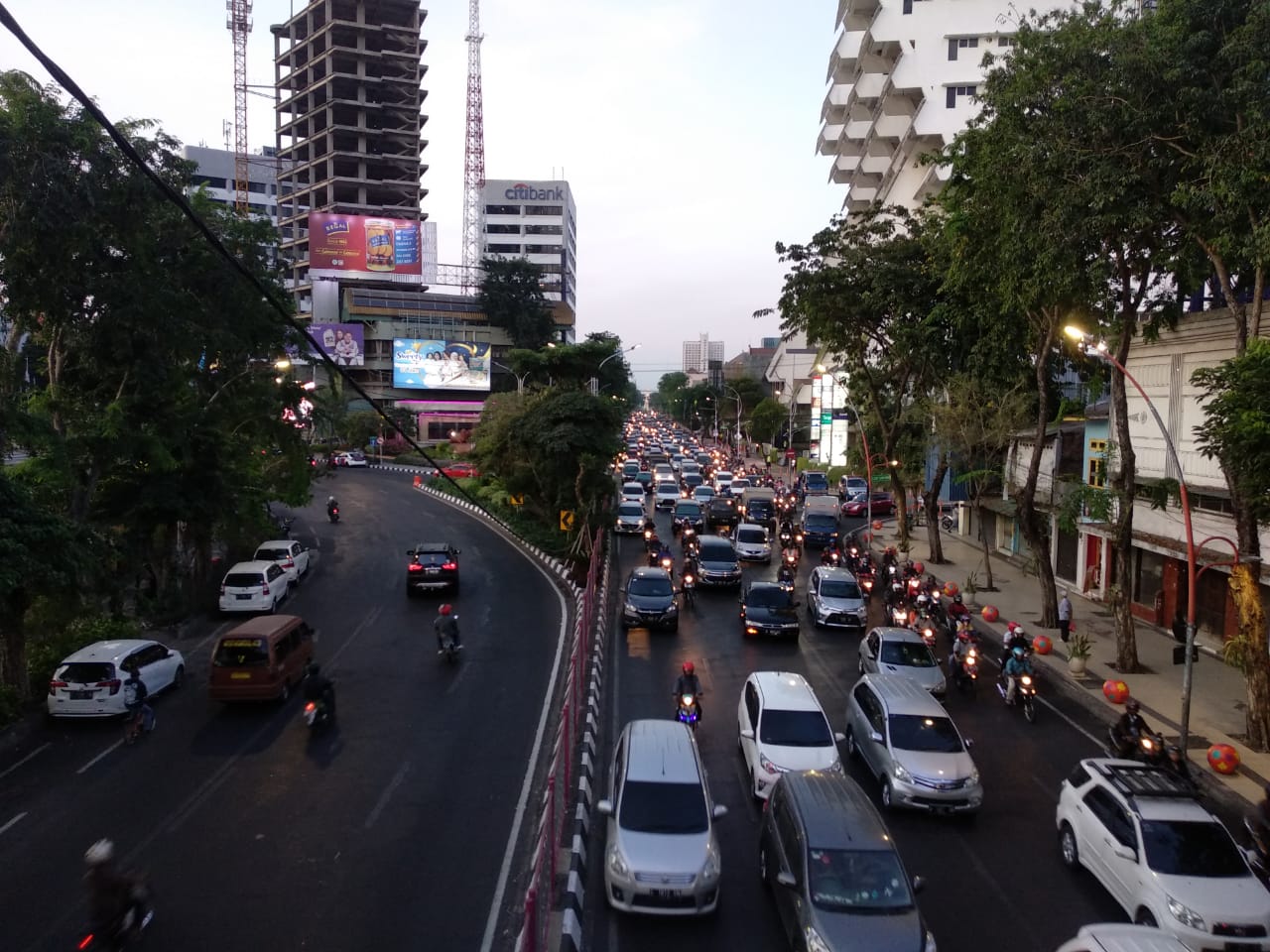 Live: Suasana Arus Lalu Lintas Keputran Surabaya