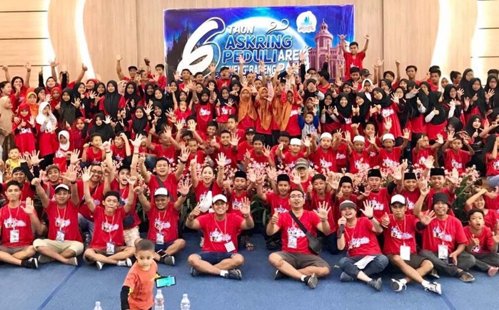 Askring Peduli bersama puluhan anak yatim piatu dari 11 panti asuhan Surabaya dan Sidoarjo di Anlantic Land, Kenjeran Park 