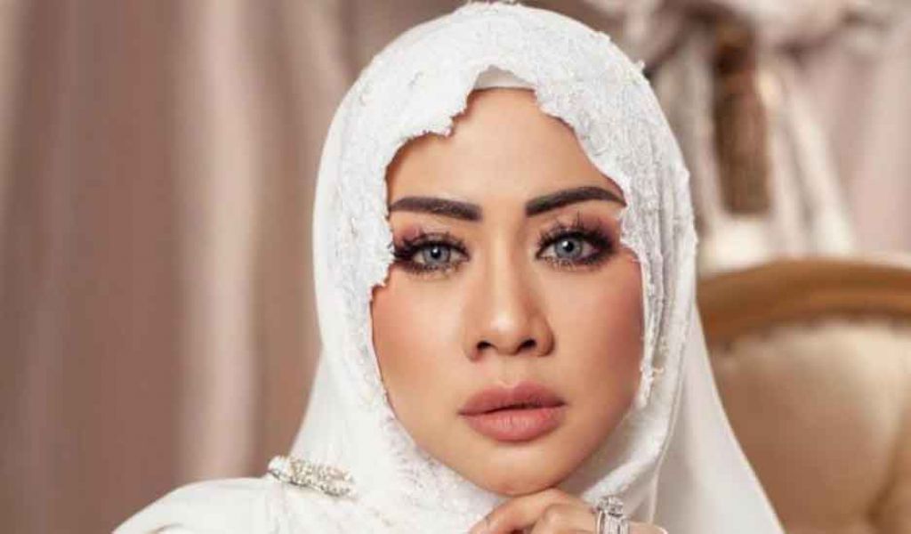 Istri BHS, Asrilia Kurniati