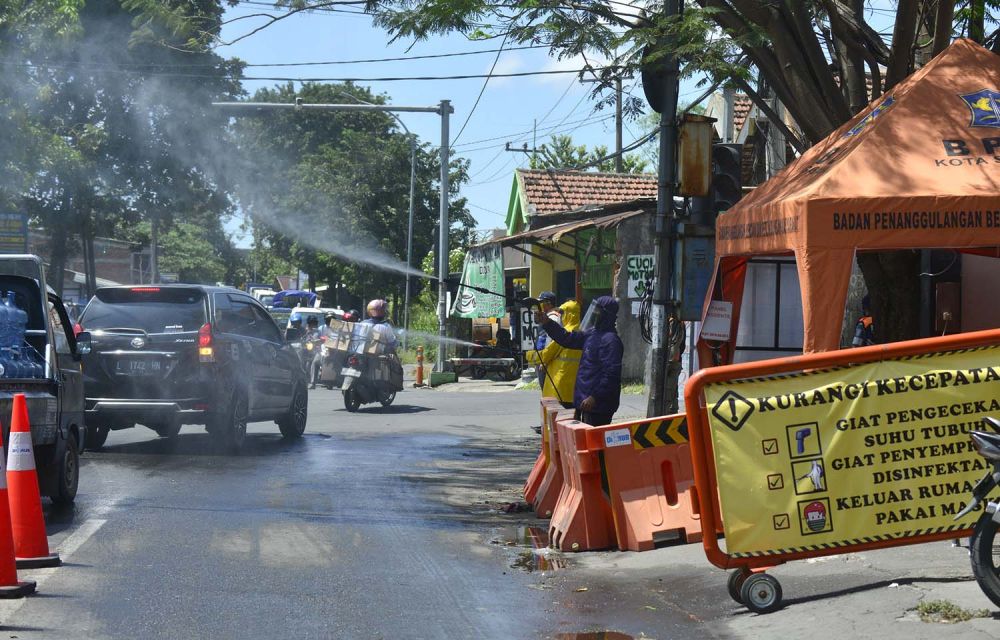 Salah satu titik penyekatan di Karangpilang, Surabaya akan diperketat saat PSBB mulai diterapkan