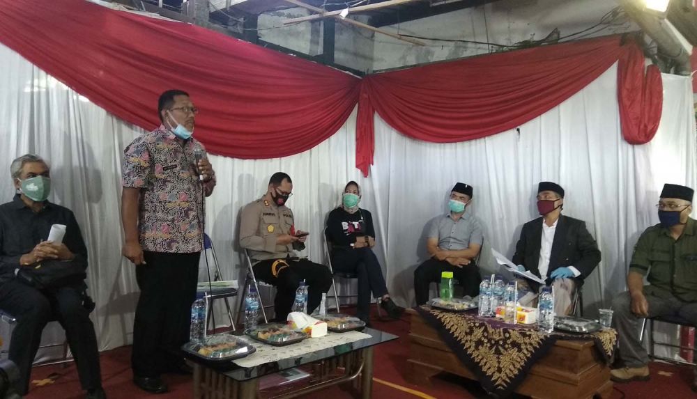 Wali Kota Dewanti Rumpoko mengikuti audensi bersama para pedagang Pasar Besar Kota Batu