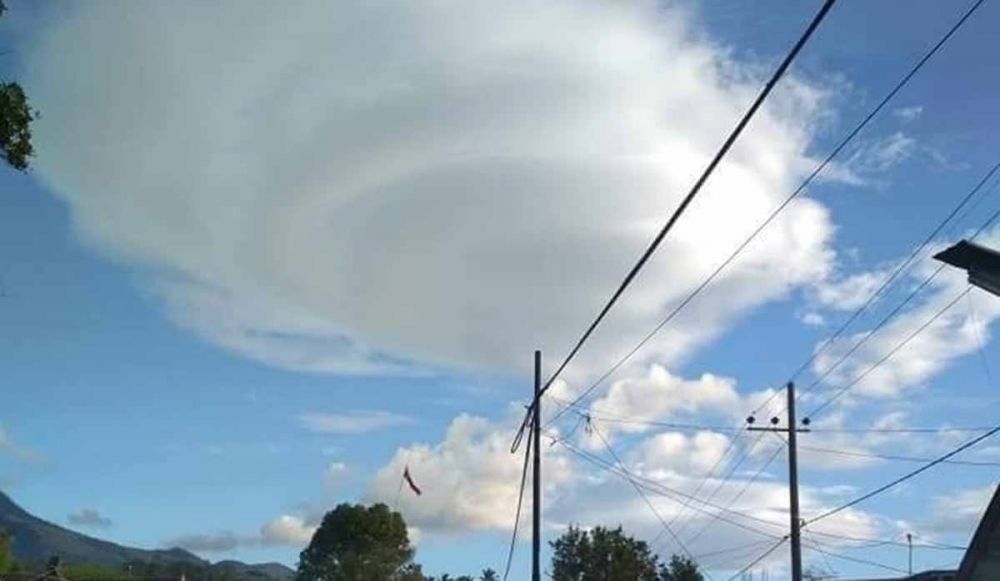 Fenomena awan di atas Gunung Kawi/Foto: Istimewa