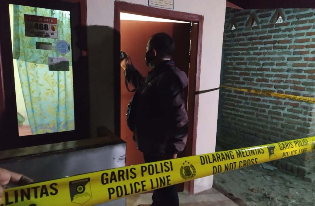 Garis polisi dipasang di lokasi kejadian